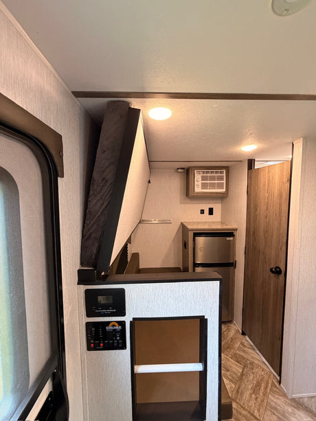  kitchenette with stovetop