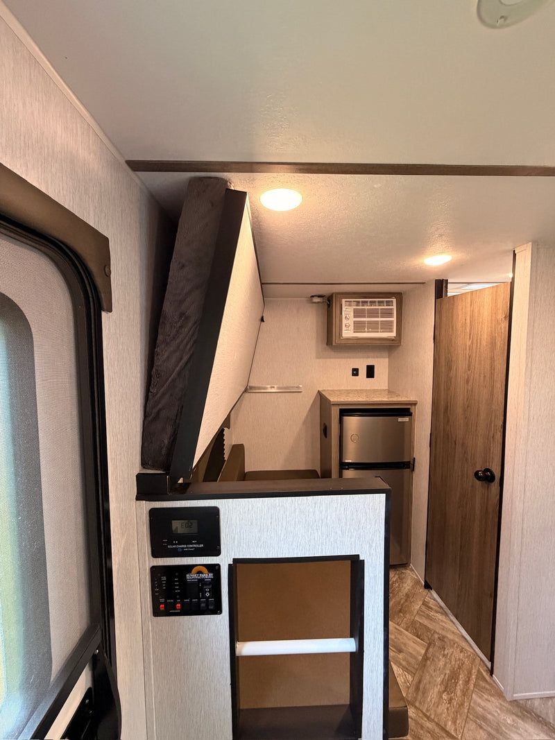  kitchenette with stovetop — photo 11