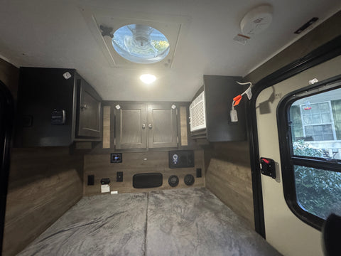 WE Deliver Braxton Creek Bushwhacker 10HD Minnow-Campers — photo 5