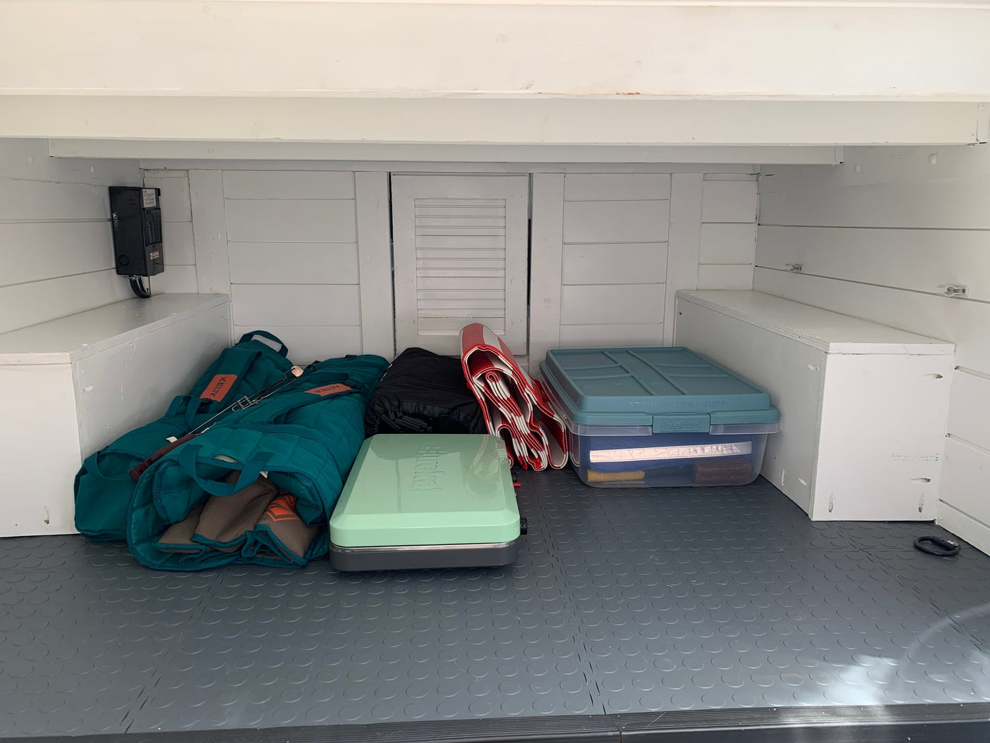  and pull-out table.|Driver's view in an rv rental van: Mercedes-Benz dashboard