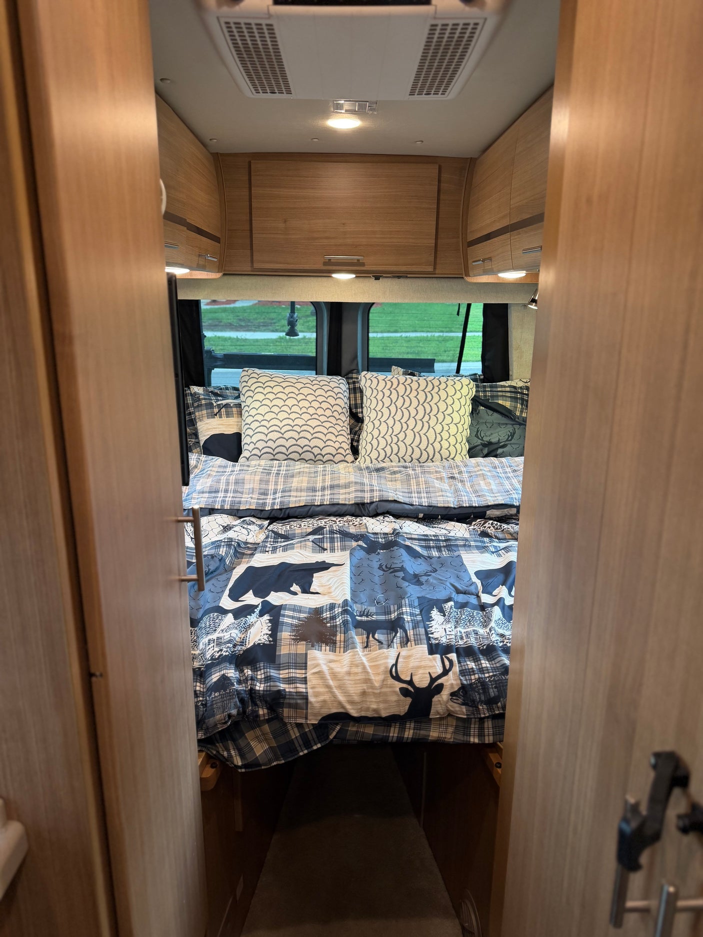 Luxury Mercedes Camper Van | Sleeps 4 | Generator