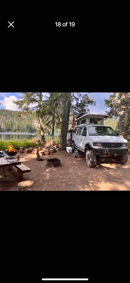 2003 Ford E250 in  (photo 1)