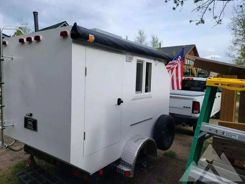 Off grid camper trailer