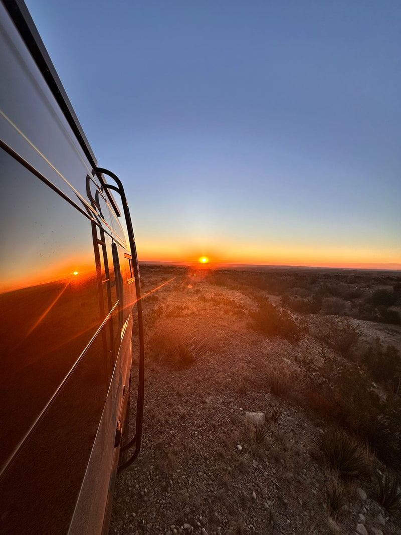  and a seating area for comfortable travel.|RV rental cooking at sunset: sizzling burgers & eggs by the beach — photo 7