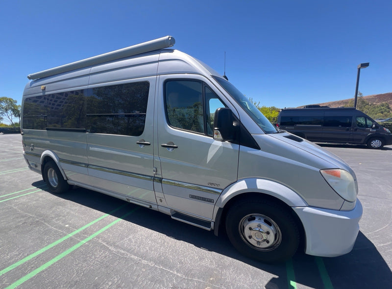  perfect for rv rental. Parked outside on a bright — photo 2