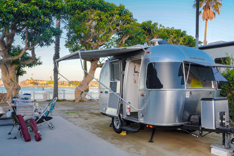 like new 2023 Airstream Bambi 16ft sleeps 4 overland rental