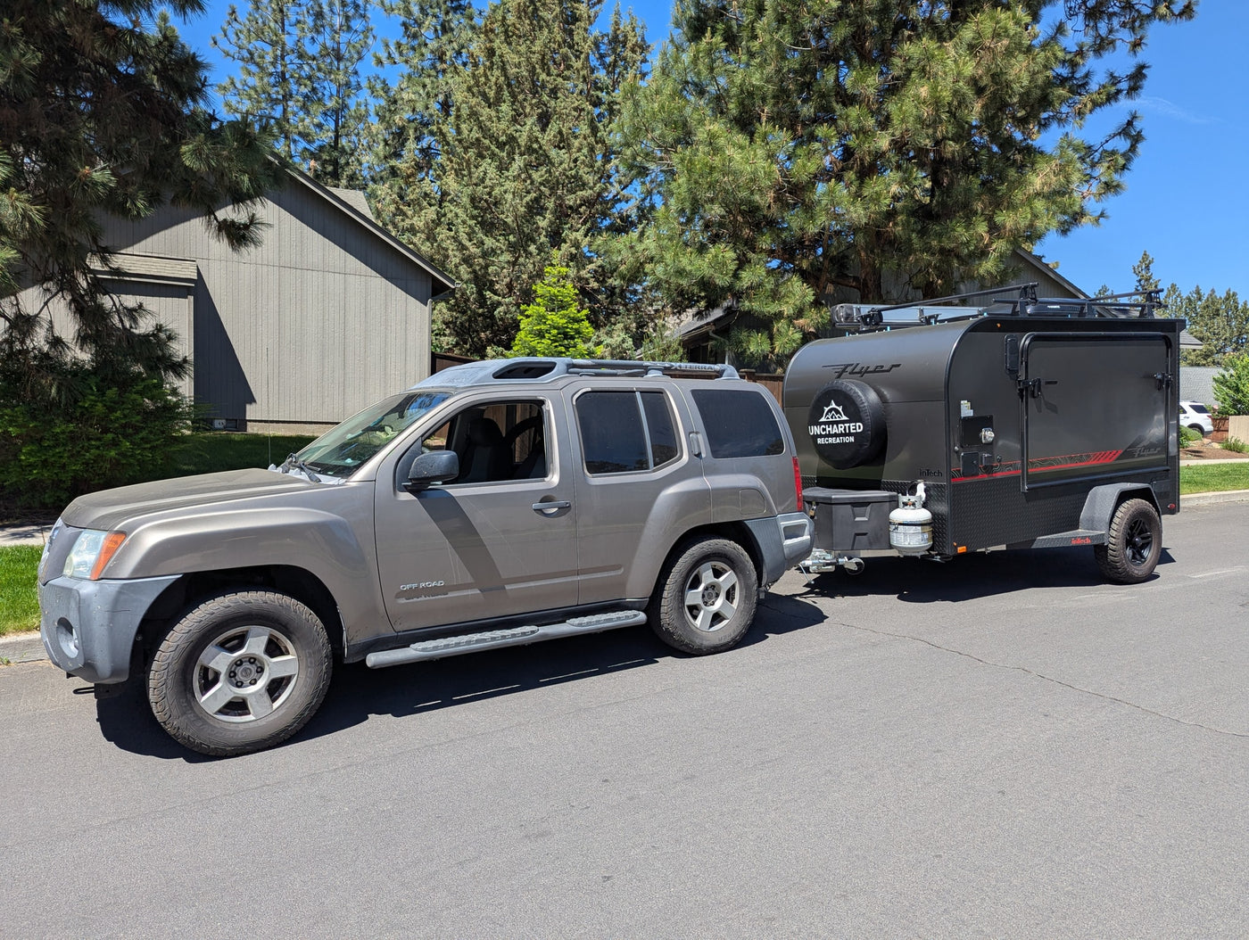 Grey Nissan Xterra SUV with a black InTech Flyer adventure camping trailer. Rent this RV for your next outdoor trip! — photo 2