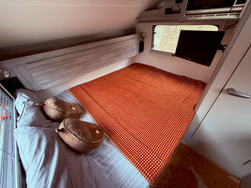 Lightweight Retro Style Camper — photo 10
