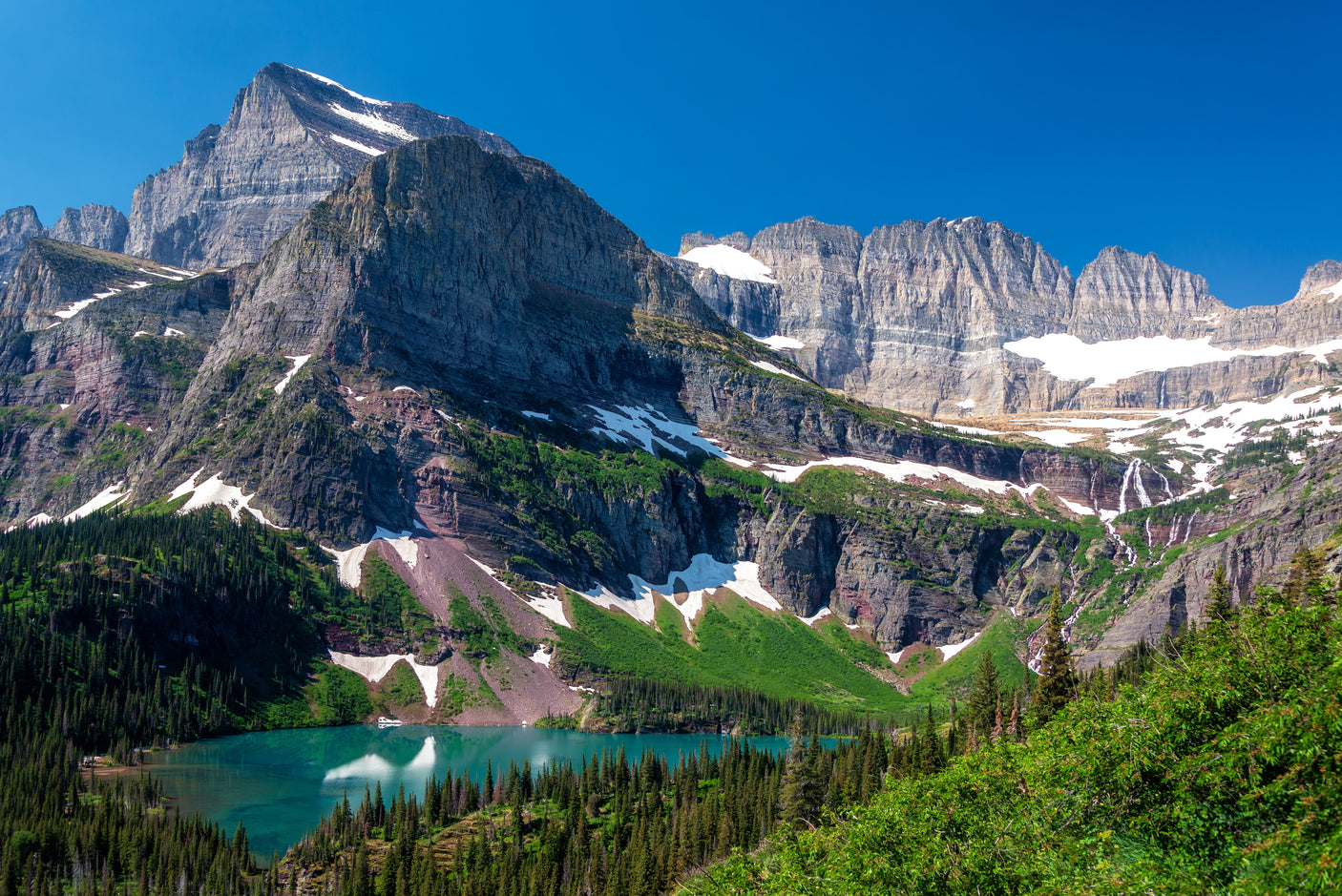 Discover breathtaking mountain scenery, a pristine turquoise lake, and lush forests. Ideal for an RV rental vacation.