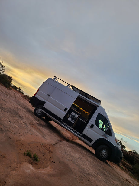 Lux Campervan | Starlink | Offgrid 2 Weeks | 4 Seasons | Huge Kitchen