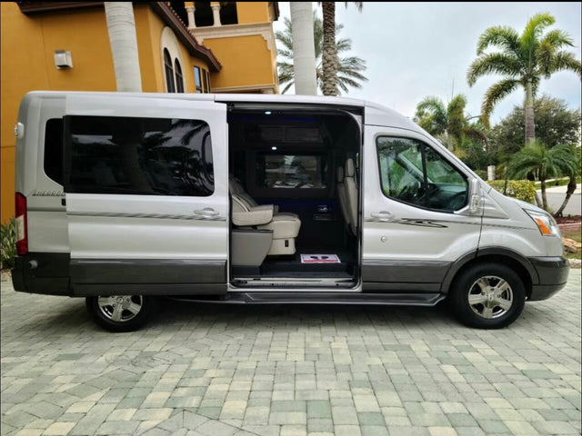 Luxury Family Adventure Van | Seats 7 | Airport Delivery — photo 2