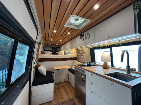 2021 Mercedes Sprinter 4x4 Deluxe Conversion Adventure Van overland rental