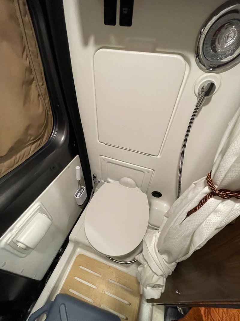  featuring a Ram steering wheel — photo 18