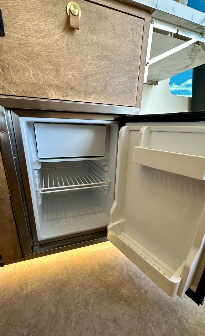 Luxury Mercedes Sprinter 4x4 Campervan “Sully” — photo 12