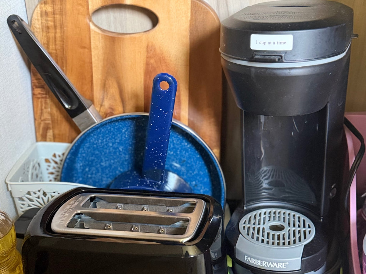  featuring a microwave — photo 11