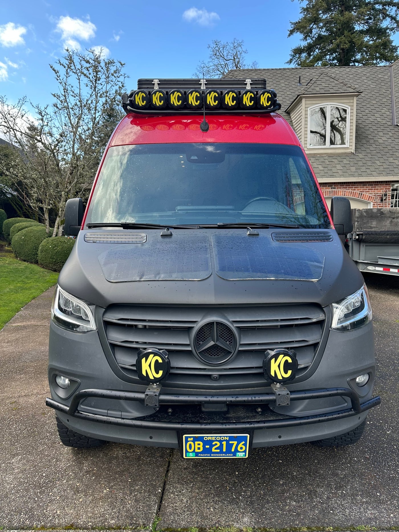  perfect for your next rv rental adventure. Features roof rack — photo 14