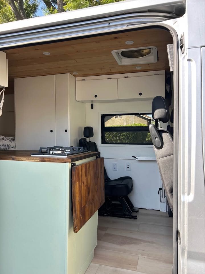  featuring a compact kitchen — photo 3