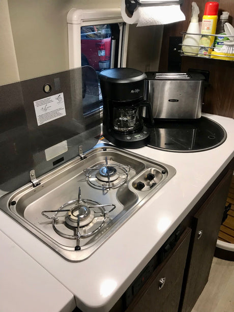 2020 Winnebago Travato 59GL (lithium, unlimited AC, pet friendly,sleeps 4)