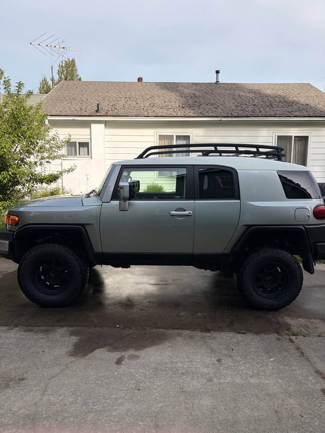 2012 Toyota FJ Cruiser · 4x4 — photo 2
