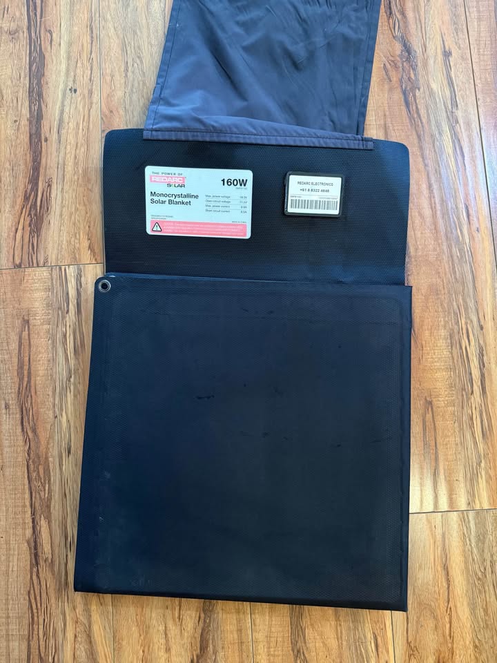 Redarc 160W MONOCRYSTALLINE FOLDING SOLAR BLANKET ANDERSON PLUG SMFB1160 GREAT SHAPE in Long Beach, CA (photo 6) — photo 6