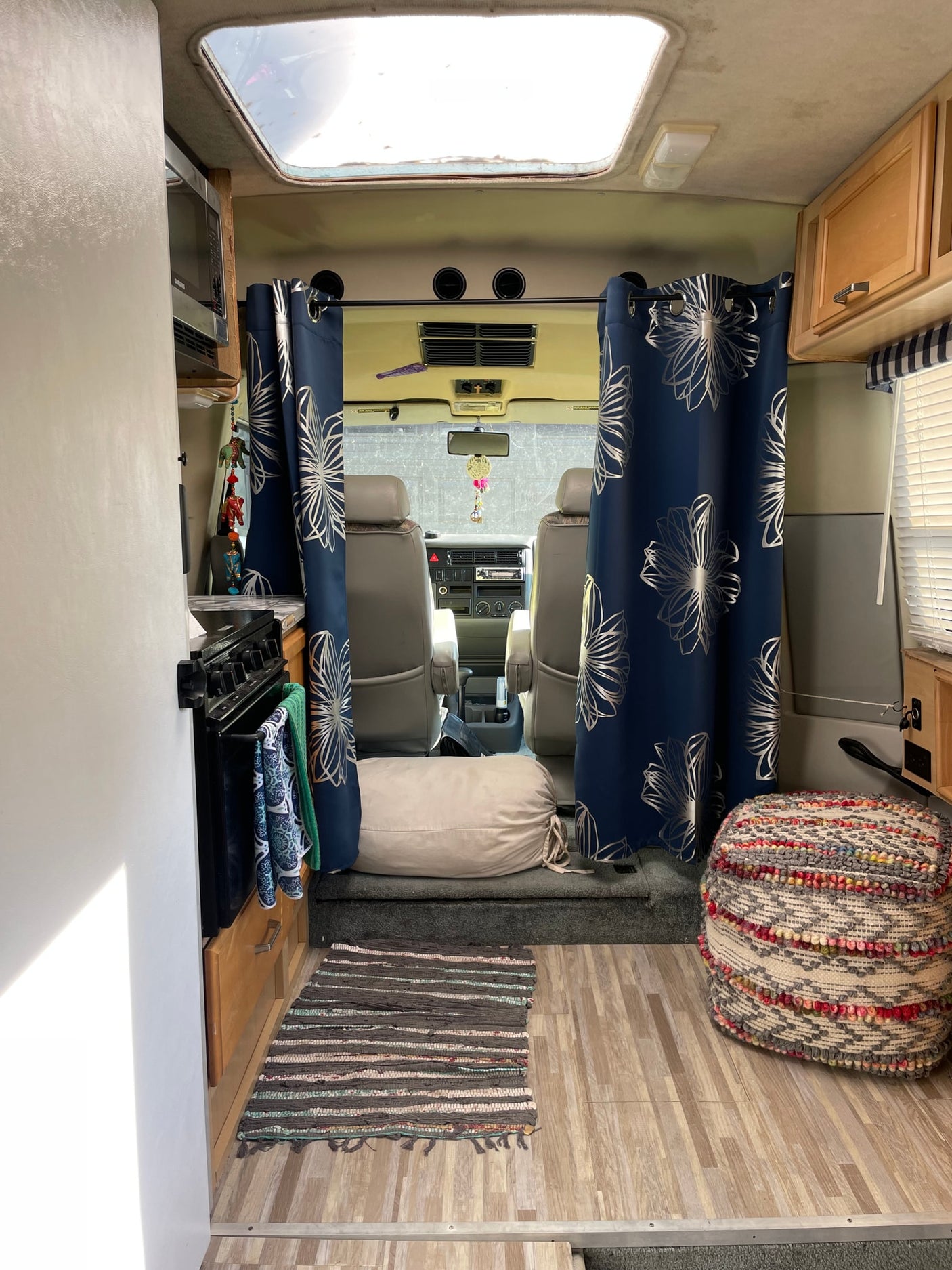 Mr. Bojangles - 2000 Winnebago Rialta 22HD