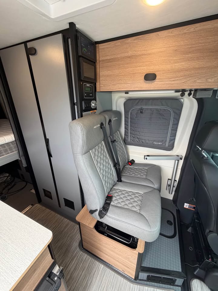 2025 Winnebago revel 44e awd 17,000 miles in Mesa, AZ (photo 12) — photo 12