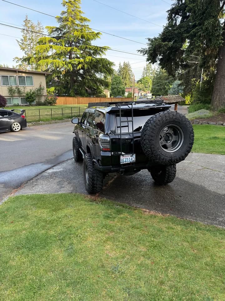 2017 Toyota 4Runner · TRD Off-Road Premium Sport Utility 4D in Bellevue, WA (photo 8)