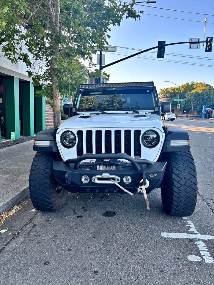 2020 Jeep Gladiator · Rubicon Pickup 4D 5 ft in Oakley, CA (photo 1) — photo 1