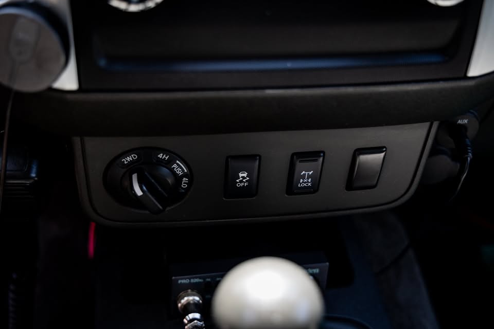2012 Nissan xterra pro 4x manual transmission *very rare* in Arvada, CO (photo 11) — photo 11