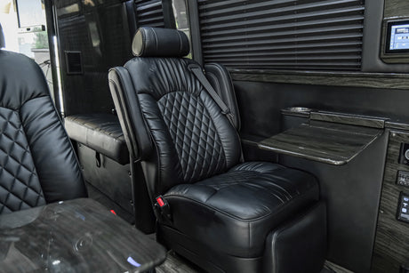 Ultimate Toys Ultimate Coach VIP 10 Passenger Traveler