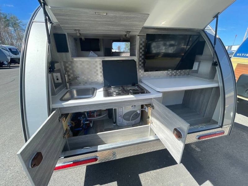 Lightweight Retro Style Camper — photo 19