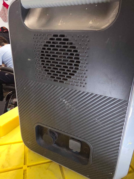 Bluetti AC200P Portable Power Station | 2,000W 1,700Wh in Aurora, CO (photo 4)