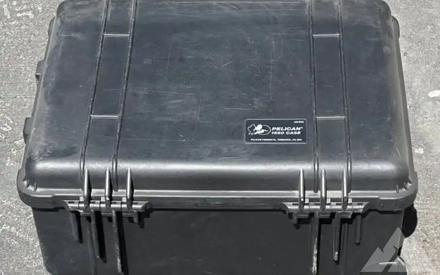 Pelican 1610 rugged lockable rolling case — photo 2