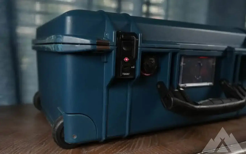 Pelican Air 1535 TRVL Indigo Wheeled Carry-On Hard — used cases & cargo boxes for sale (photo 4) — photo 4