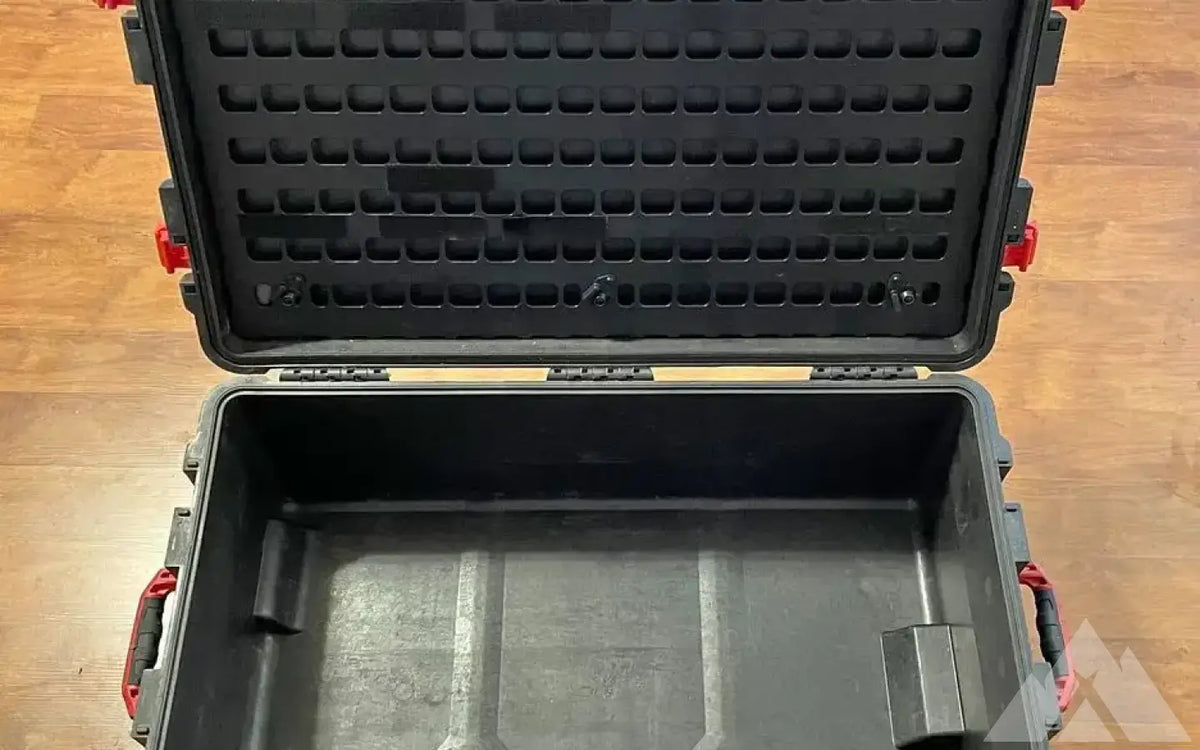 Pelican case 1650 rolling box with detachable moll — used cases & cargo boxes for sale