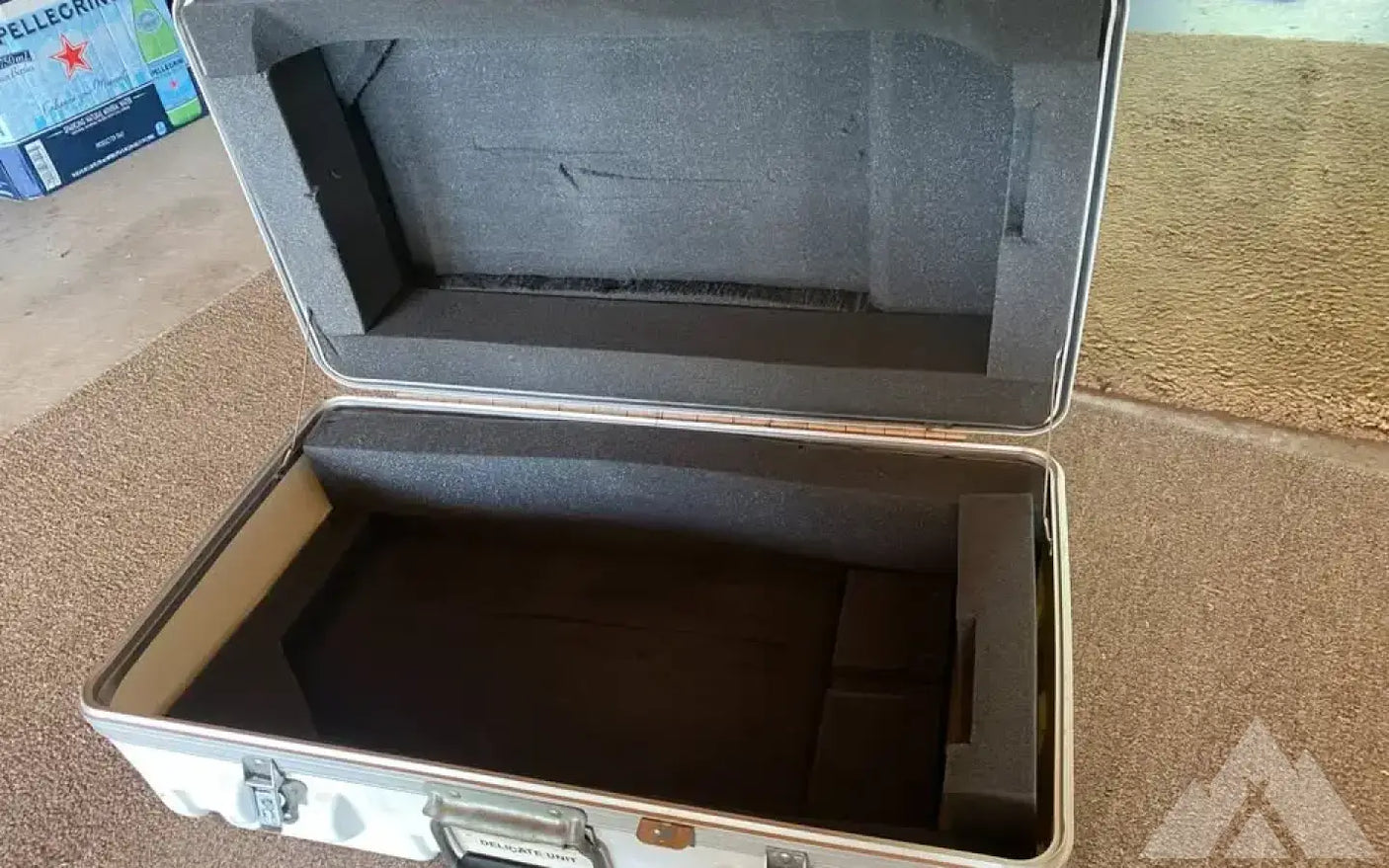 Pelican Hardcase for your fragile gear — used cases & cargo boxes for sale (photo 4)