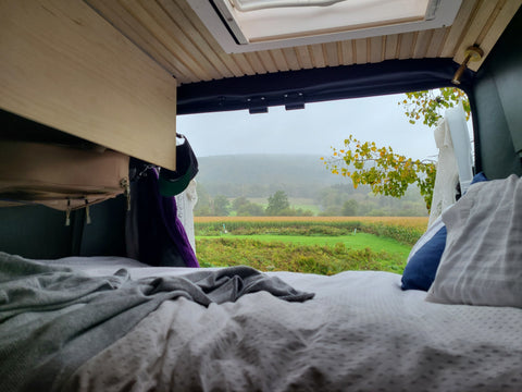 Lux Campervan | Starlink | Offgrid 2 Weeks | 4 Seasons | Huge Kitchen overland rental