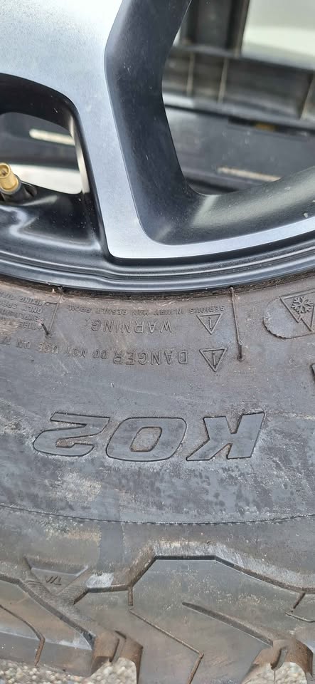 BF GOODRICH KO2 5 wheels and tires T285/70/R17 in Arlington, WA (photo 4) — photo 4