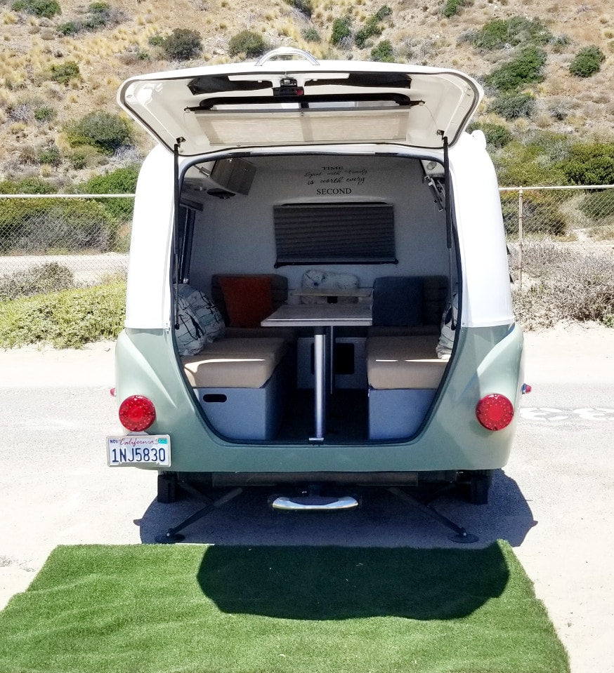 This compact retro RV rental offers a cozy interior with dining and sleeping space, perfect for your next outdoor adventure. — photo 12