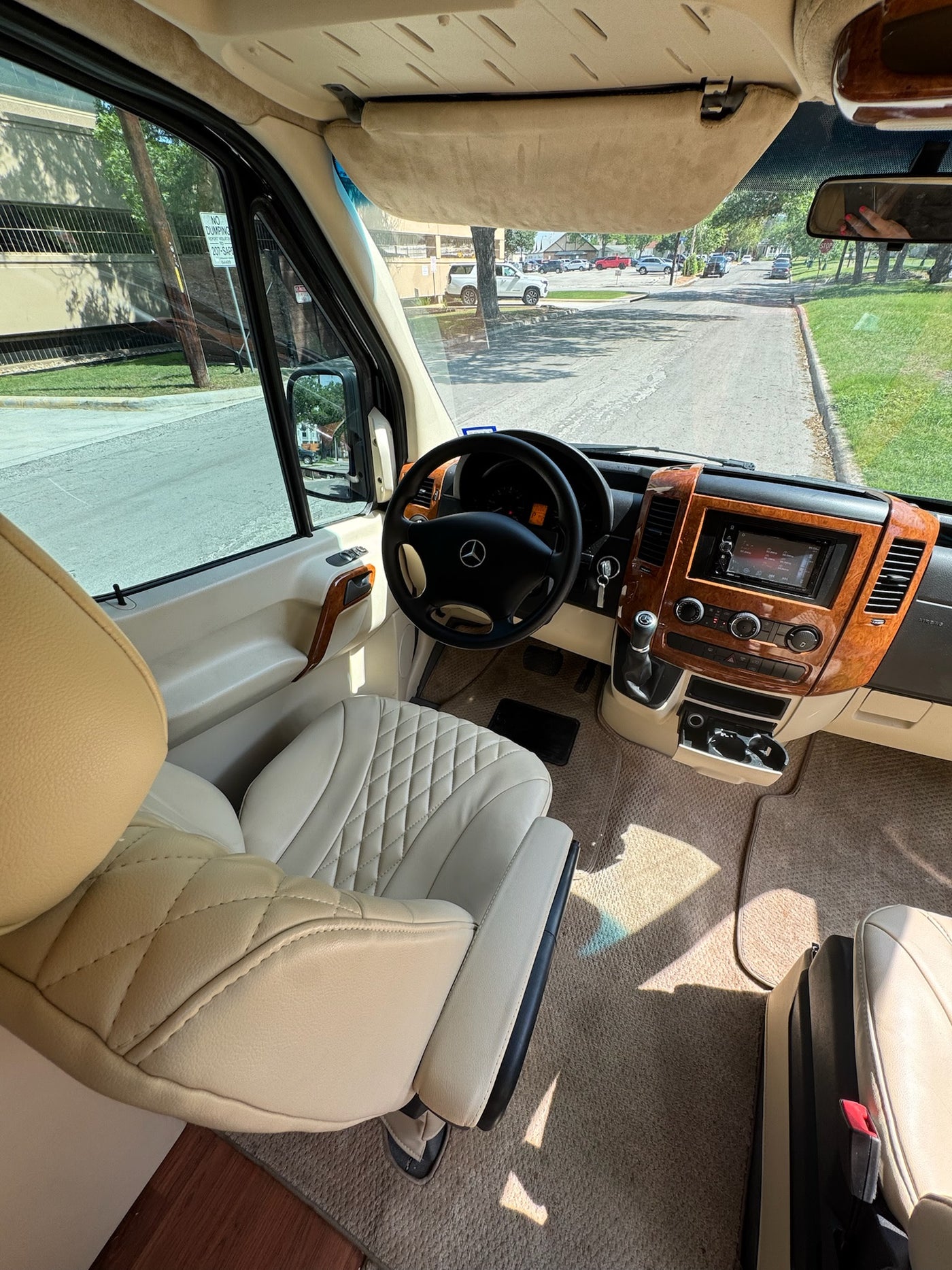  quilted tan leather seats — photo 4