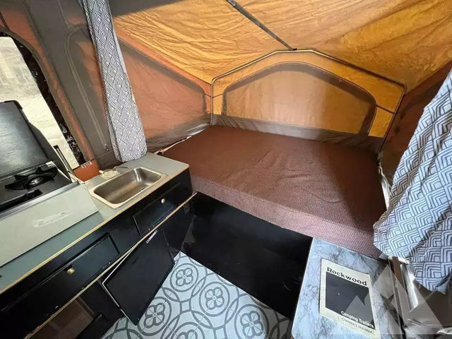 Pop up camp trailer — photo 3