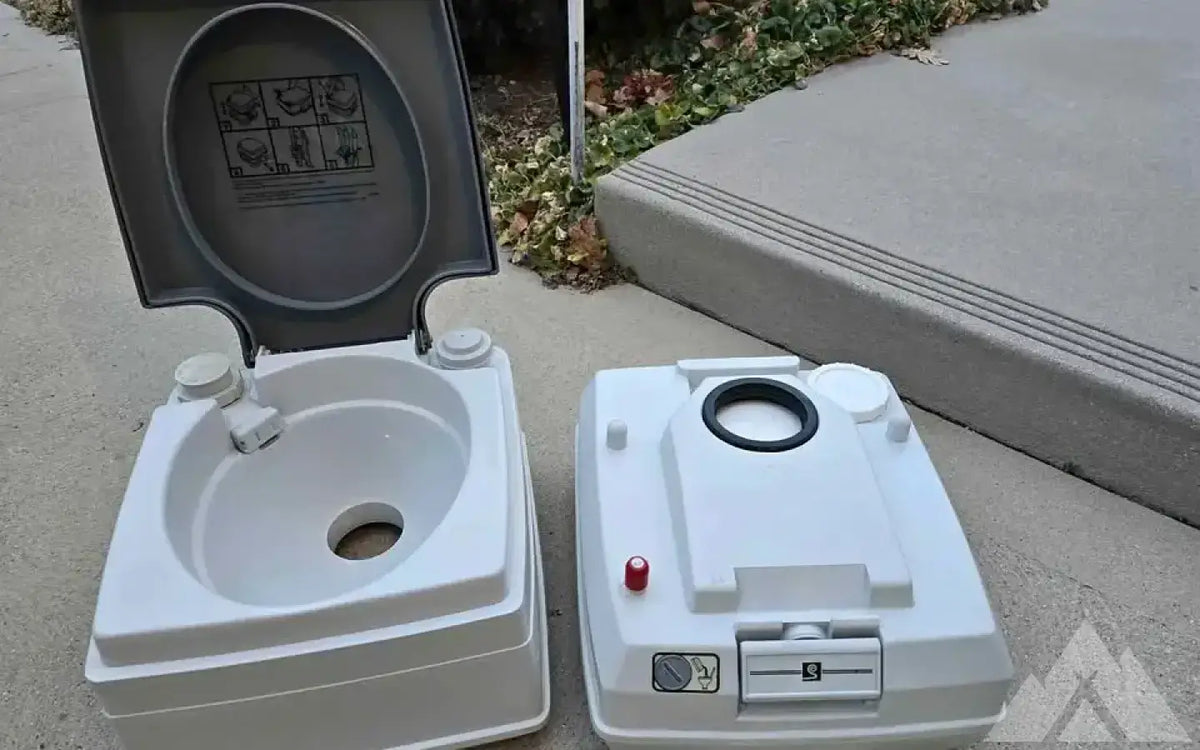 Portable toilet (Porta potty) — used showers & toilets for sale