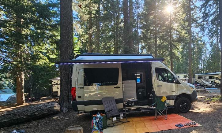 This cozy RV rental — photo 1