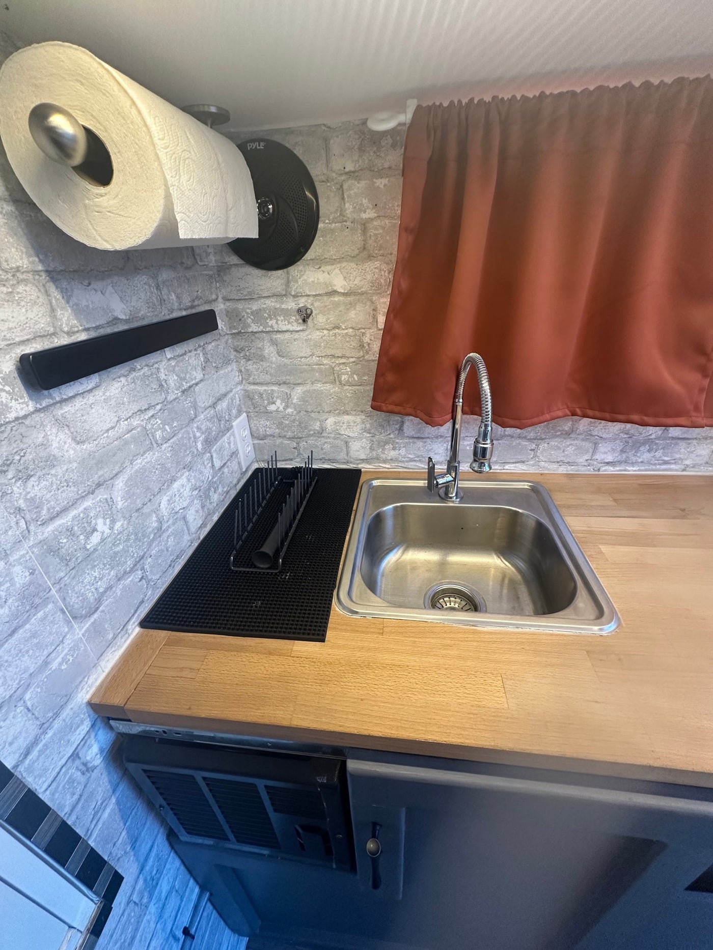  compact kitchen — photo 9