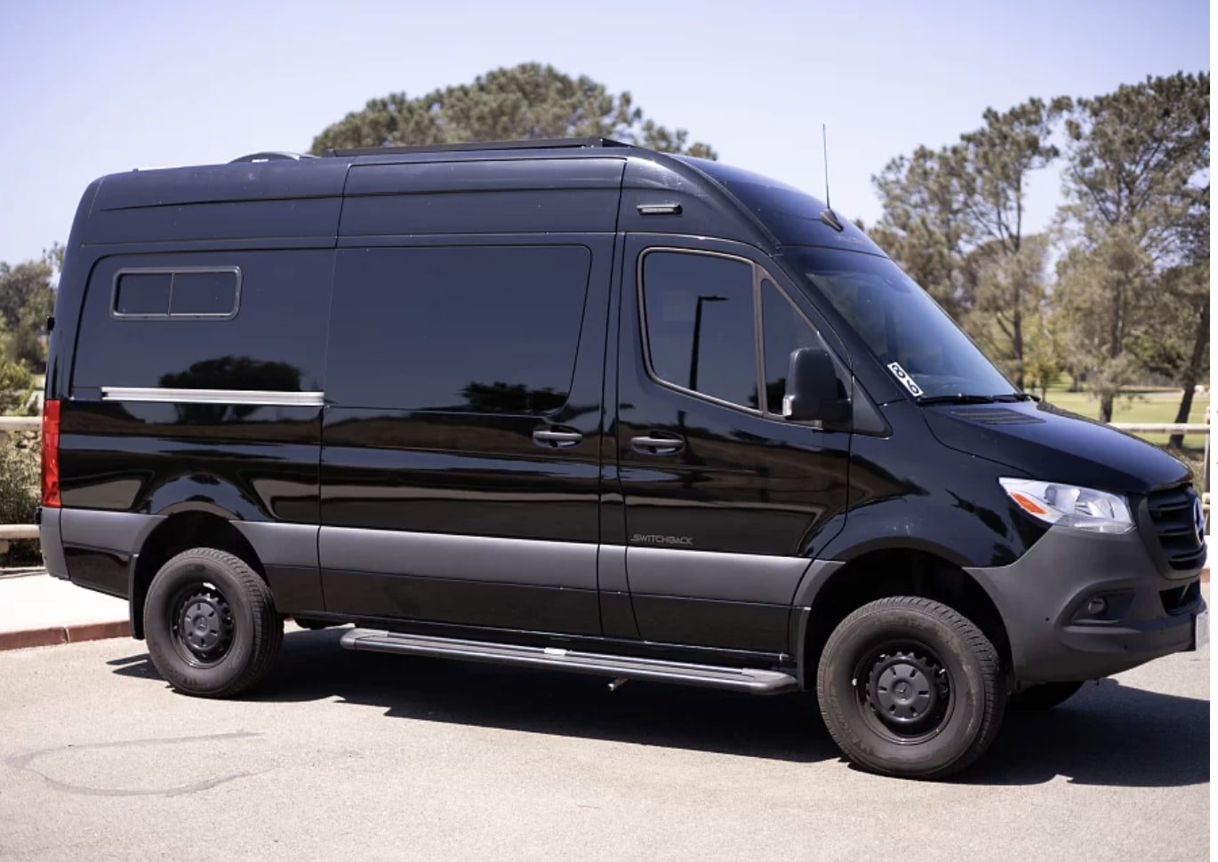 Black Knight: 2022 Vanworks Switchback 4D - GlampersCA