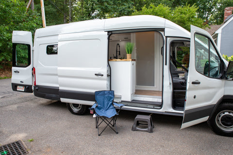 Ultimate Adventure Van with AC & Hot Shower, Battery bank, Queen Bed — photo 4