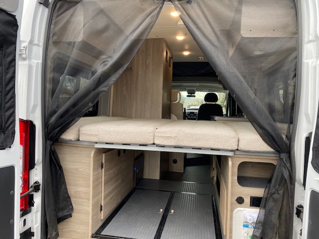 Family Adventure Van I Seats 4 I Sleeps 4 I Heated I 2021 Winnebago Solis — photo 20