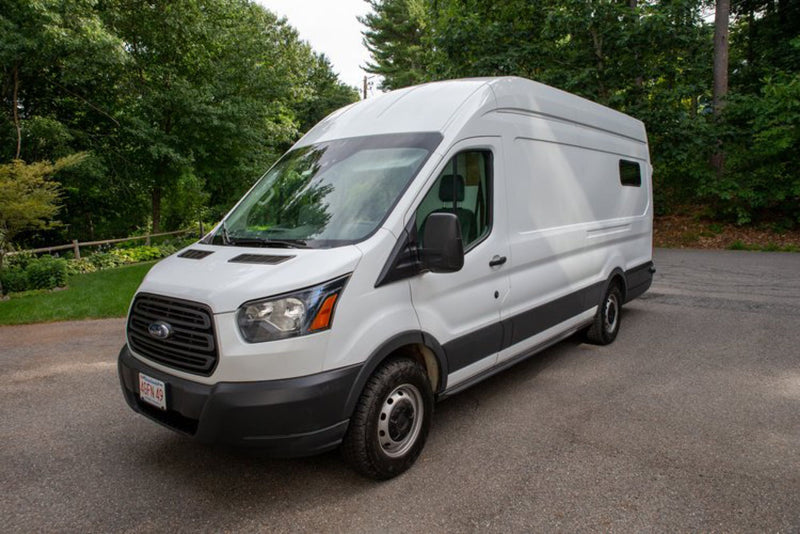Ultimate Adventure Van with AC & Hot Shower, Battery bank, Queen Bed — photo 2