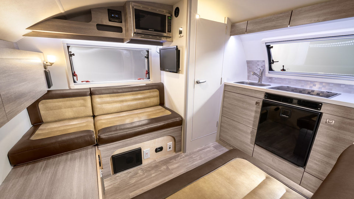 Lightweight Retro Style Camper — photo 16