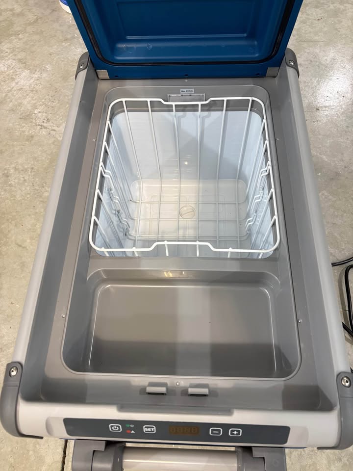 Dometic CFX 35 Fridge Freezer in Cle Elum, WA (photo 2) — photo 2